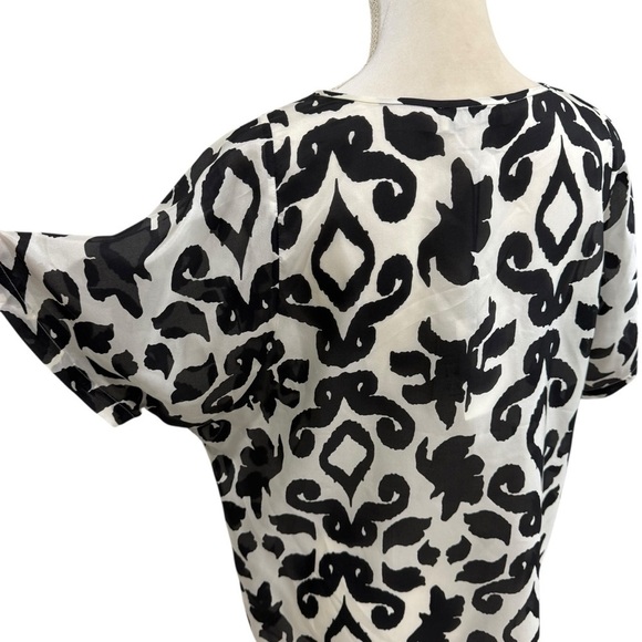 TILLEY NWT Women’s Small Slouchy Silk Tee Black Ikat Print Short Sleeve $220 - Picture 3 of 15